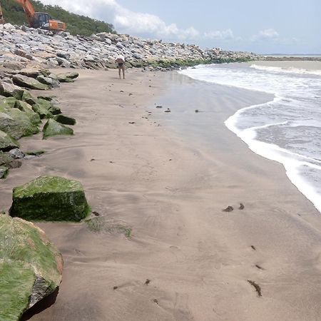 Abuesi Beach Resort Sekondi-Takoradi Екстериор снимка